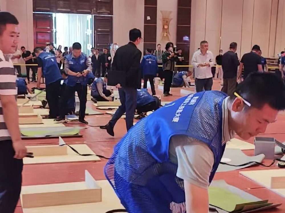 大巨龙塑胶地板施工团队技能培训完成