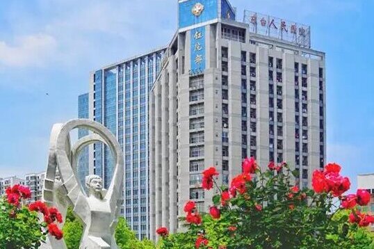 全国先进医院之选！大巨龙医院 PVC 塑胶地板为东台市人民医院打造安心就医环境