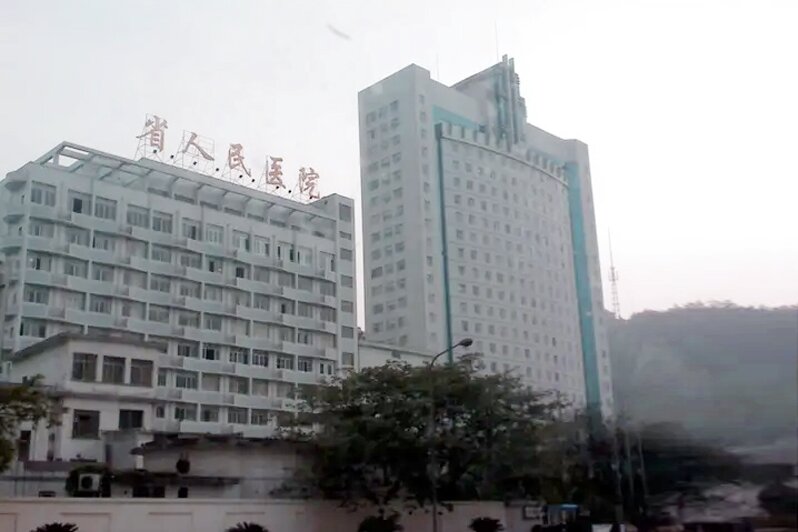 贵州省人民医院选用大巨龙医用 PVC 地板 三甲医院同质透心地板标杆工程