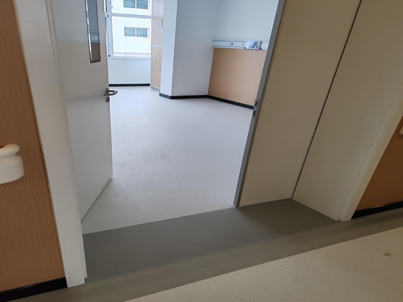 Hospital Rubber Flooring Selection Guide | DaJuLong Eco-Friendly Medical Rubber Flooring